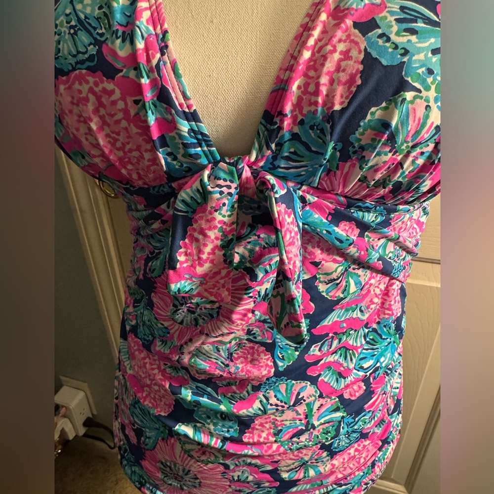 Lilly Pulitzer NWOT never worn size 10 tankini top and sarong hipster bottoms